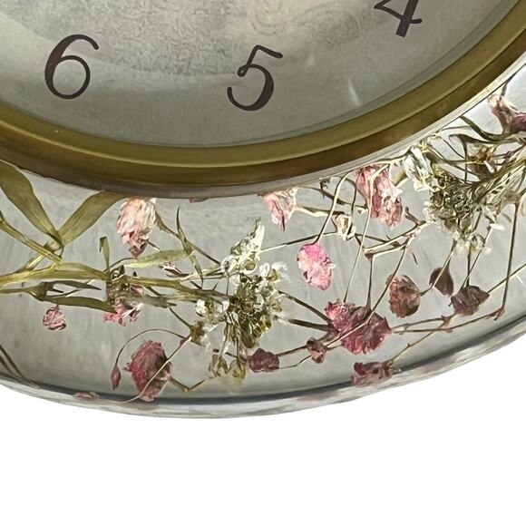VTG Pastoral Dwelling Quartz Wall Clock Acrylic Resin Lucite Dried Flowers Works - Picture 3 of 5